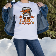 Load image into Gallery viewer, Thankful Mama sweatshirt, Thanksgiving sweatshirt, Mama sweatshirt, Fall sweater, Cozy season sweatshirt, Winter clothing, Outerwear.