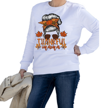 Load image into Gallery viewer, Thankful Mama sweatshirt, Thanksgiving sweatshirt, Mama sweatshirt, Fall sweater, Cozy season sweatshirt, Winter clothing, Outerwear.